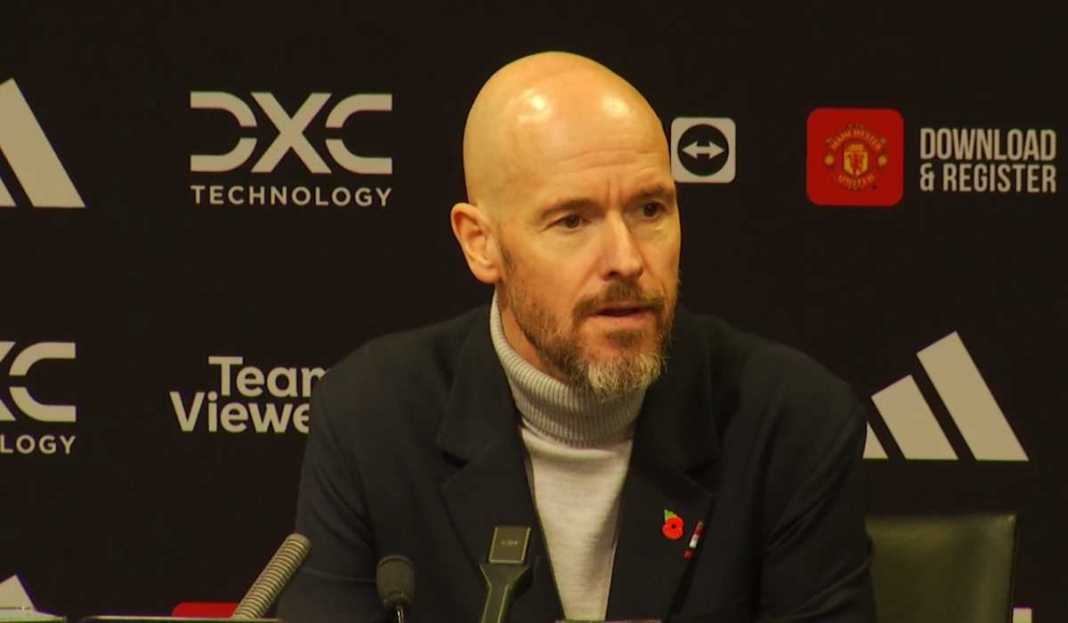 Erik ten Hag di konferensi pers Manchester United Menang Sih, Tapi Dua Pemain Denmark Jadi Tumbal Kemenangan