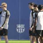 Frenkie de Jong dan Lewandowski dalam sesi latihan Barcelona