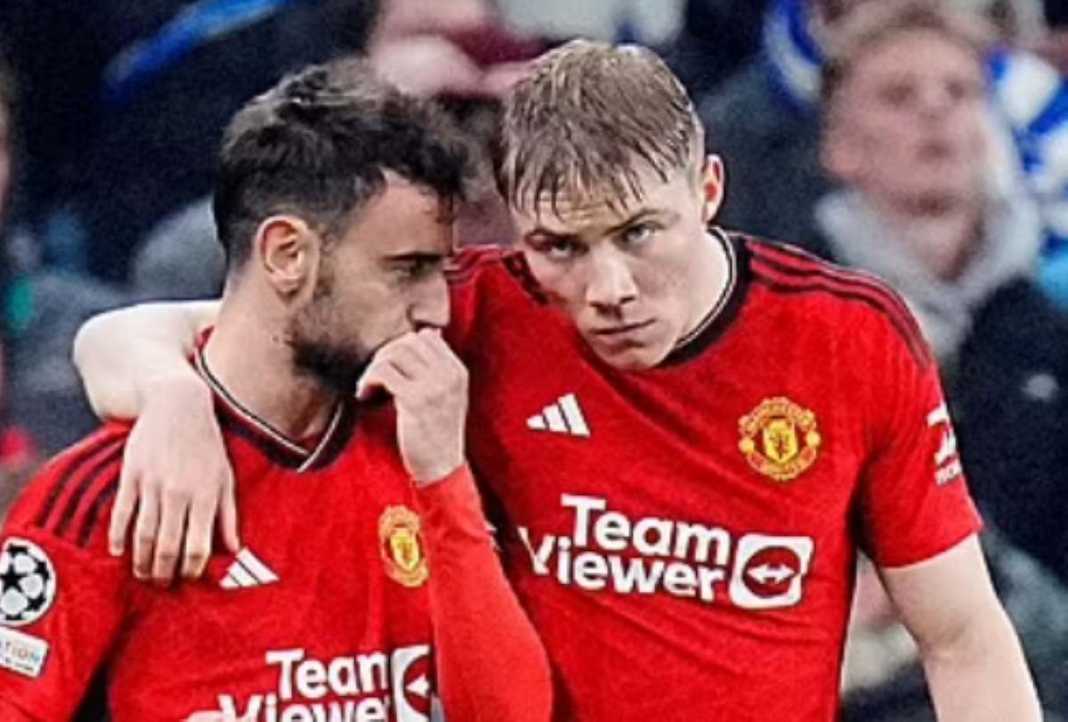 Hojlund dan Bruno Fernandes usai laga Manchester United di Copenhagen Hojlund dan Bruno Fernandes usai laga Manchester United di Copenhagen