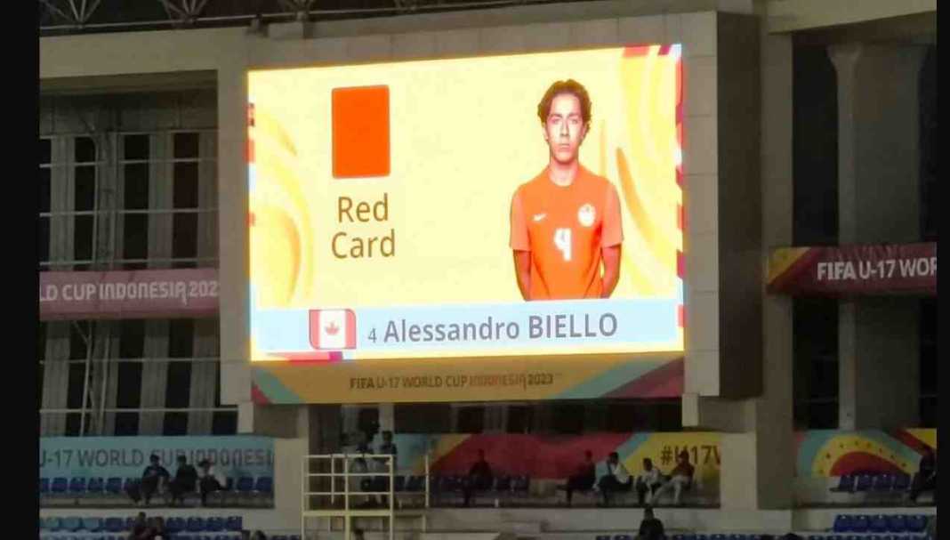 Kartu merah Alessandro Biello dalam laga kontra Spanyol Nepotisme Nih! Alessandro Biello yang Kena Kartu Merah Tadi Malam, Anak Pelatih Kanada