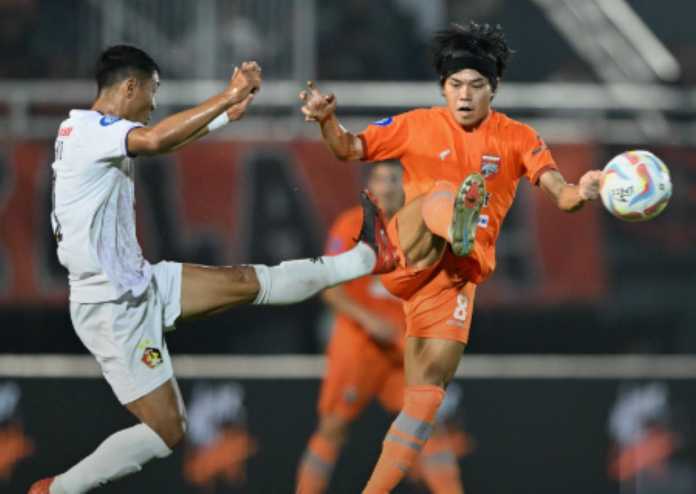 Kei Hirose dalam aksinya untuk Borneo FC saat menjamu Persik Kediri