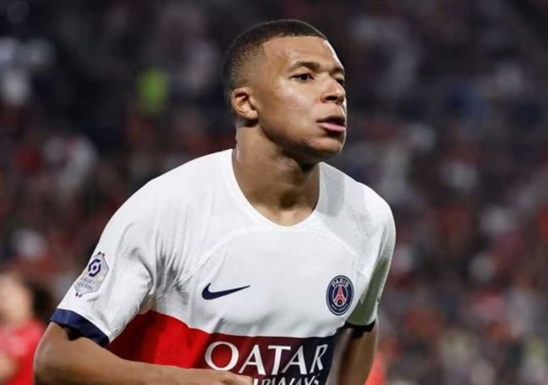 Kylian Mbappe saat PSG tandang ke AC Milan Kylian Mbappe saat PSG tandang ke AC Milan
