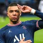 Kylian Mbappe usai mencetak gol untuk PSG