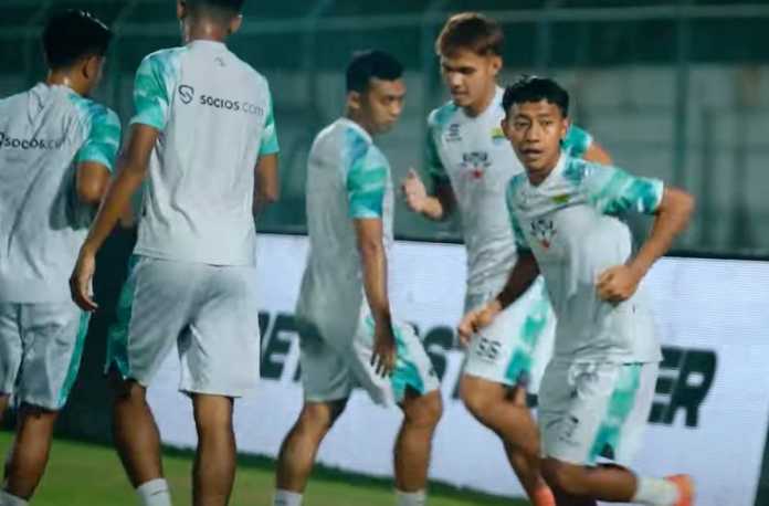 Latihan Persib Bandung jelang bertemu Madura United