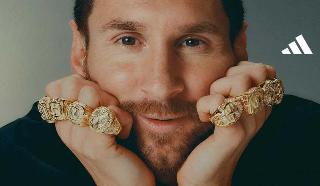 Lionel Messi diberi delapan cincin oleh Adidas Ada Makna Khusus dari Delapan Cincin Persembahan Adidas Untuk Delapan Ballon D'Or Lionel Messi