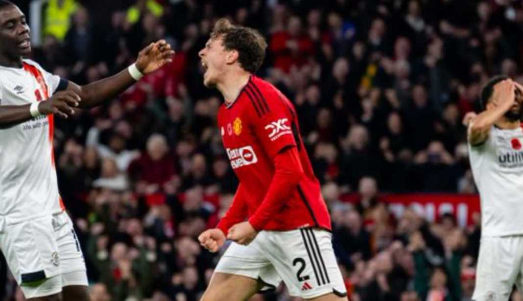 Manchester United menang atas Luton TOwn di pekan ke 12 Liga Inggris tadi malam Manchester United menang atas Luton TOwn di pekan ke 12 Liga Inggris tadi malam