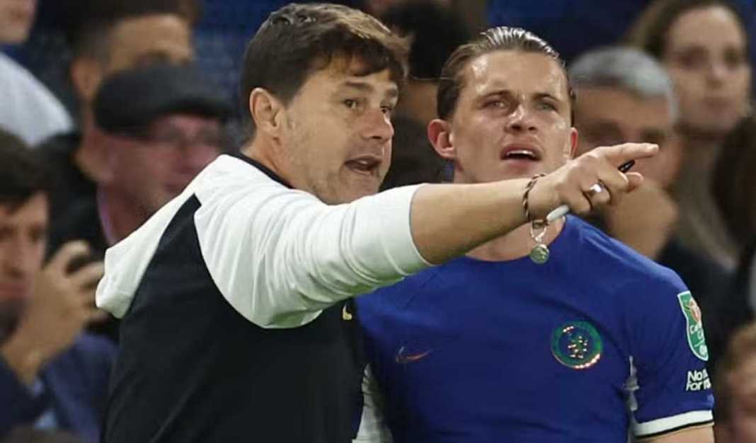 Pelatih Chelsea Mauricio Pochettino bersama Conor Gallagher