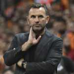 Pelatih Galatasaray Okan Buruk di Laga melawan Bayern Munchen