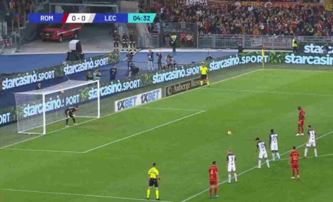 Penalti gagal Lukaku ke gawang Lecce Lukaku Gagal Penalti, Tebus Kesalahannya Jelang Akhir Laga, Beri Roma 3 Poin