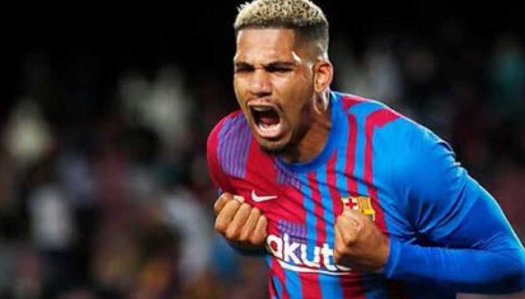 Ronald Araujo mencetak gol penentu kemenangan di laga antara Real Sociedad vs Barcelona di Liga Spanyol Ronald Araujo mencetak gol penentu kemenangan di laga antara Real Sociedad vs Barcelona di Liga Spanyol