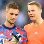 Sven Ulreich dan Manuel Neuer usai laga