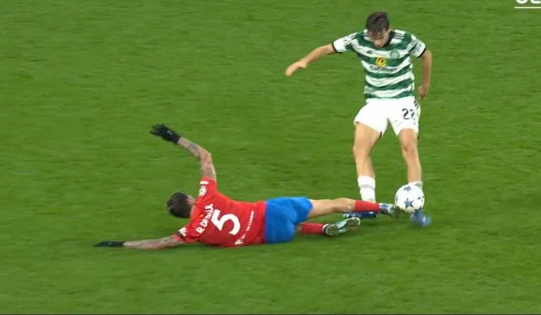 Tekel Rodrigo de Paul yang menyebabkan kartu merah Atletico Madrid Bisa Akhiri Harapan Pasukan Brendan Rodgers di Liga Champions