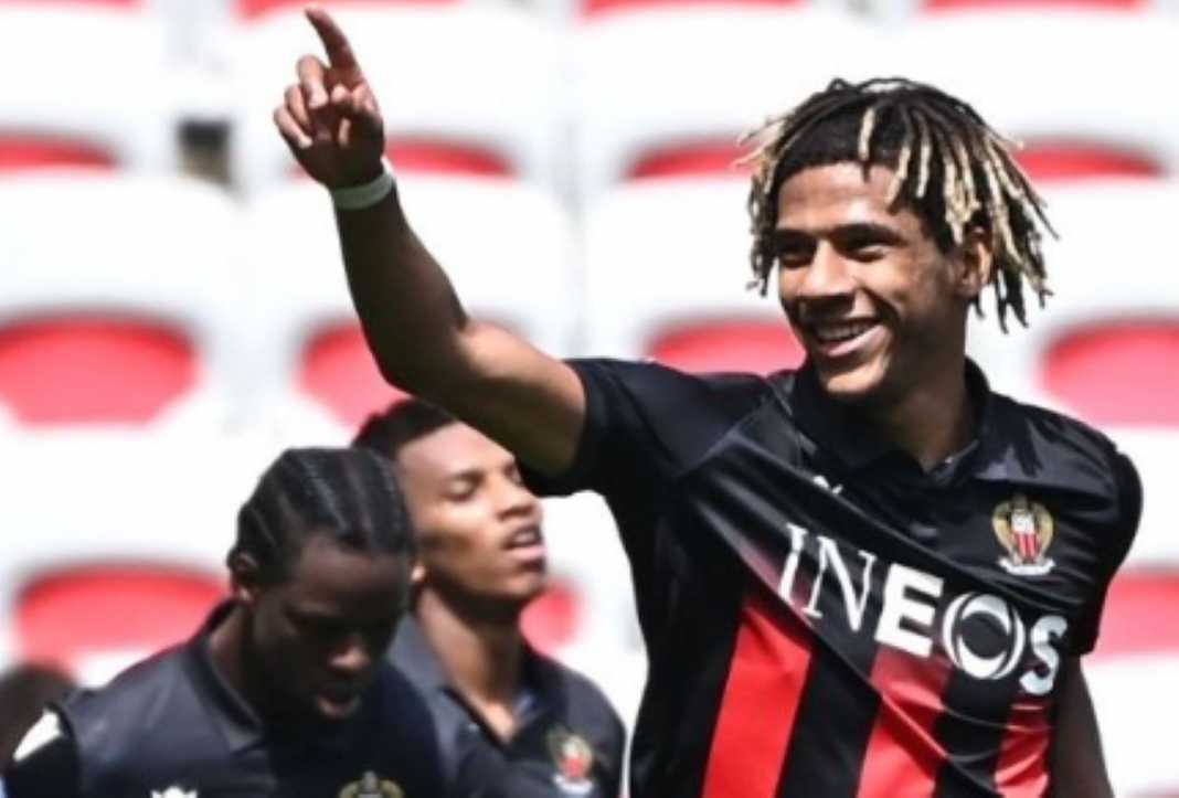Todibo dalam aksinya bersama Nice Todibo dalam aksinya bersama Nice