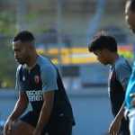 Yakob Sayuri dalam sesi latihan PSM Makassar jelang tandang ke Hougang United