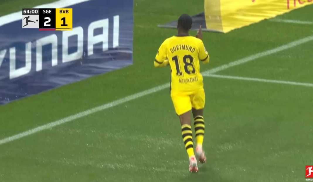 Yousouffa Moukaka rayakan gol penyeimbang Borussia Dortmund Tak Pernah Menangi Der Klassiker Liga Sejak 2018, Akankah Berlanjut?