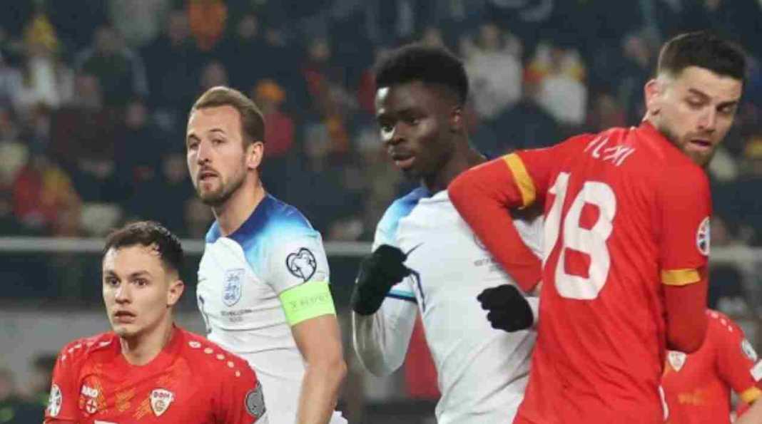 akasenak Harry Kane dan Bukayo Saka bereaksi saat pertandingan kontra Makedonia Utara