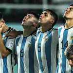 Para pemain Argentina menantikan hasil adu penalti di semifinal kontra Jerman