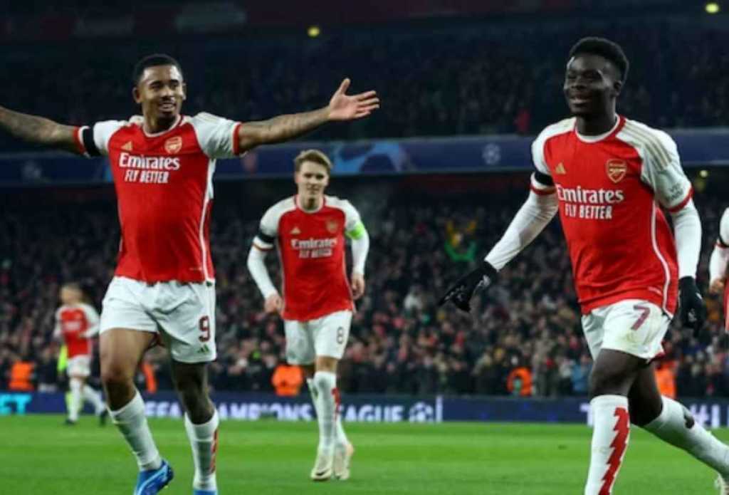 Skuad Arsenal usai mencetak gol di laga vs Lens