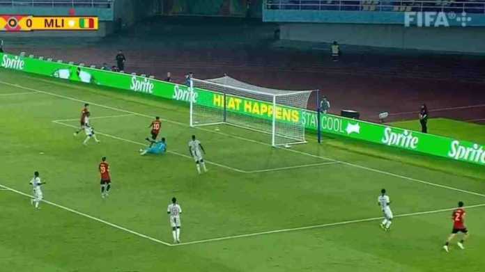 Juan Hernandez cetak gol ke gawang Mali di Piala Dunia U17