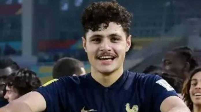 Ismail Bouneb merayakan golnya bagi Perancis
