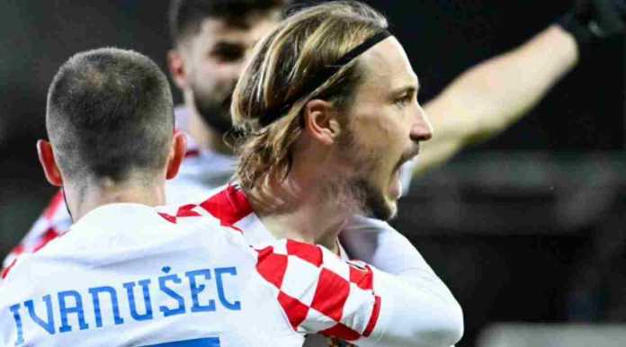Andrej Kramaric merayakan golnya ke gawang Latvia