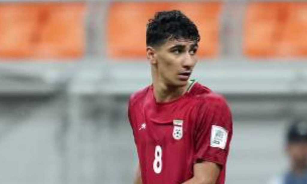 Amir Mohammad Razzaghinia dan Yaghoub Barage mencetak gol penentu kemangan Iran atas Kaledonia Baru di matchday terakhir Piala Dunia U17