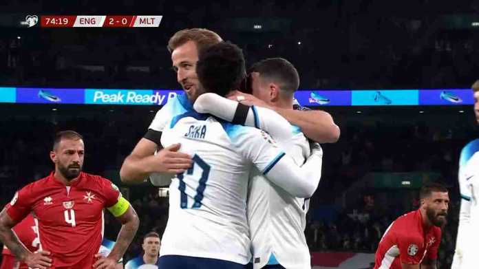 Pemain Inggris merayakan gol ke gawang Malta