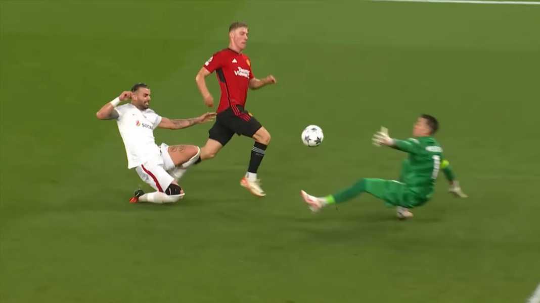 dnuljohN69RdZHliLs19 Rasmus Hojlund melesakkan gol ke gawang Galatasaray