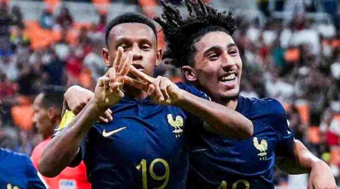 Para pemain Perancis U17 merayakan kemenangan mereka