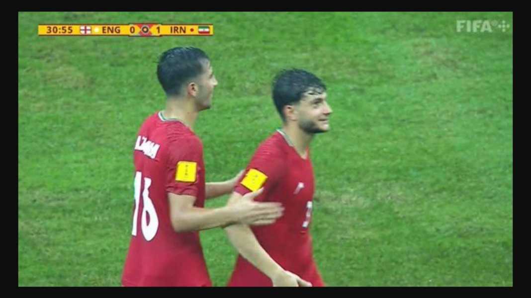 Abolfazl Zamani merayakan gol ke gawang Inggris di Piala Dunia U17