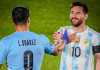 Luis Suarez dan Lionel Messi bersalaman dalam satu pertandingan Conmebol