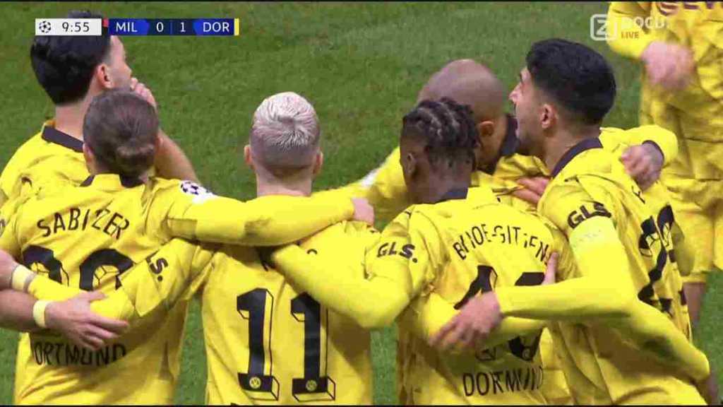 Perayaan gol Dortmund ke gawang Milan