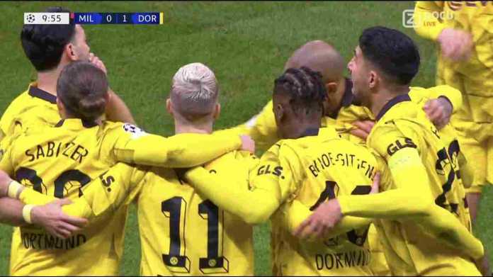 Perayaan gol Dortmund ke gawang Milan