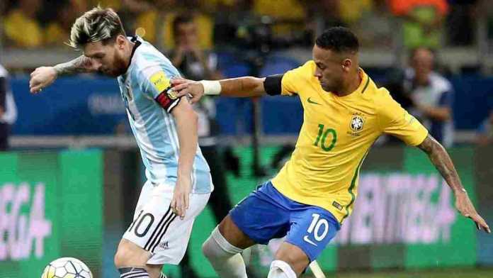 Lionel Messi bertarung lawan Brasil