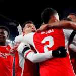 Para pemain Arsenal berfoya-foya gol ke gawang Lens