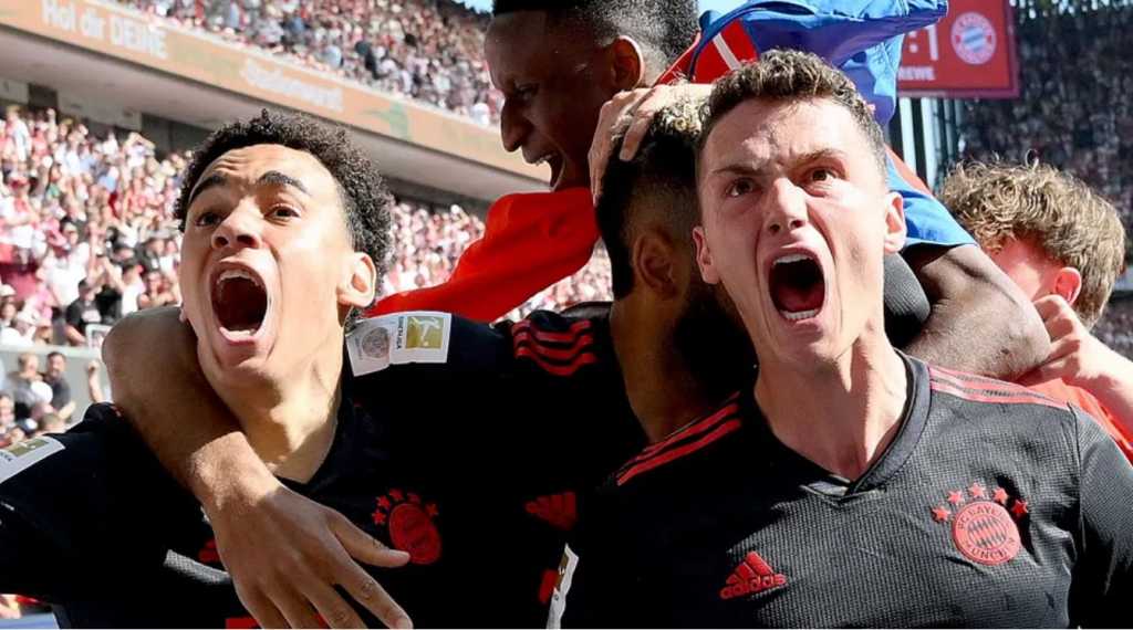 Pemain Bayern Munchen merayakan gol