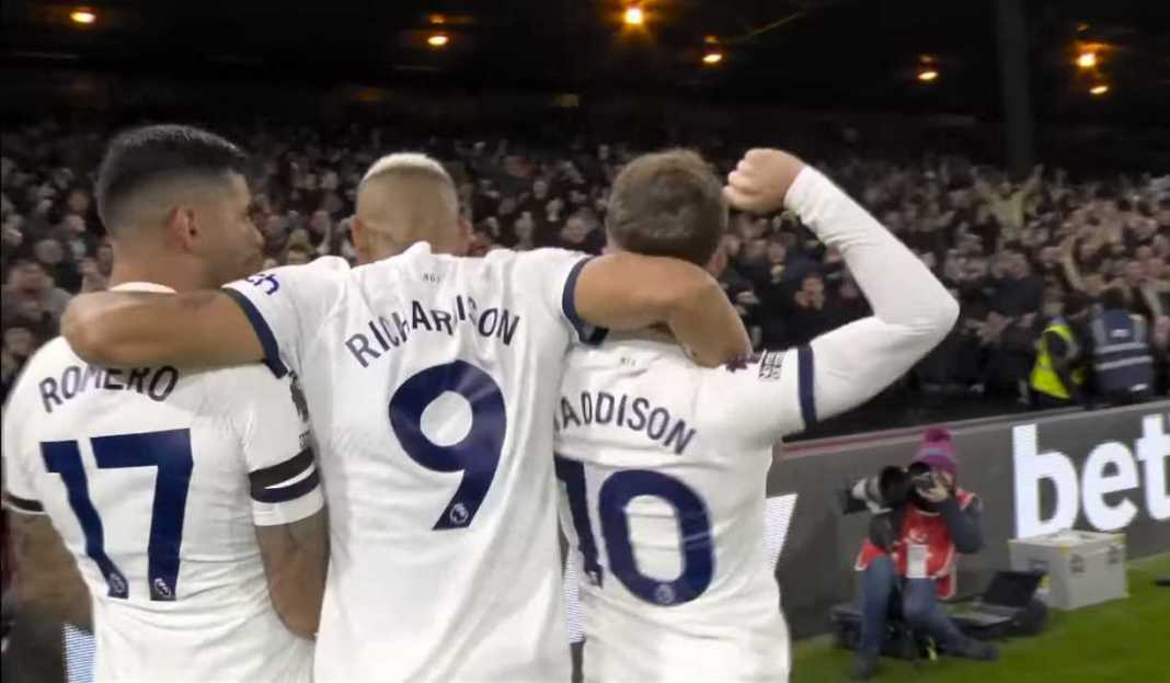 para pemain Tottenham rayakan gol ke gawang Crystal Palace Mampukah Chelsea Jadi Tim Pertama Kalahkan Tim Ange Postecoglou di Liga Inggris?