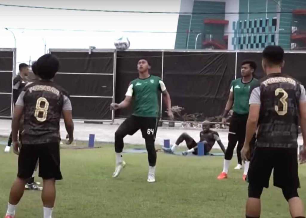 Latihan Persebaya Jelang Tandang di RANS