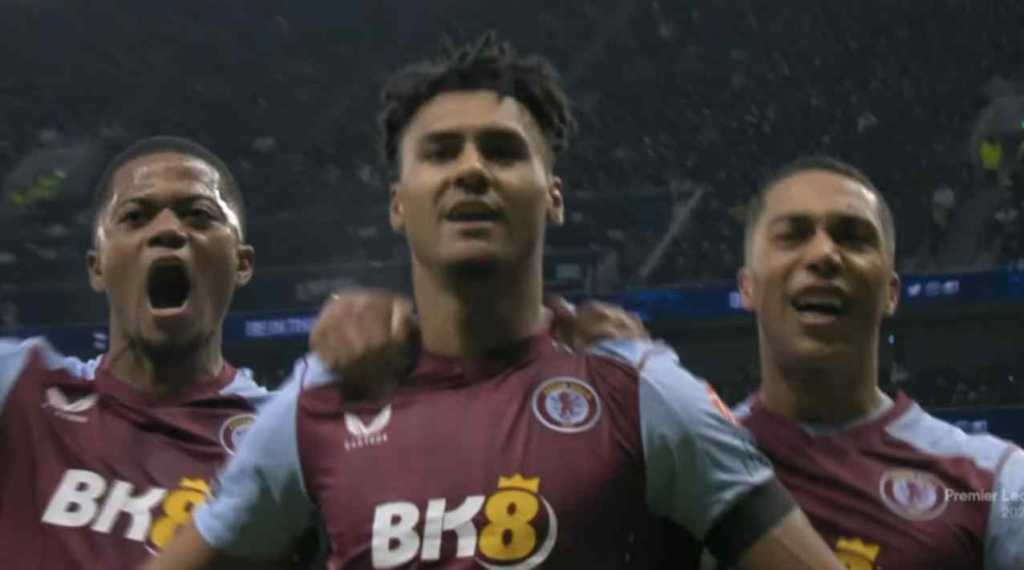 Ollie Watkins merayakan golnya ke gawang Spurs