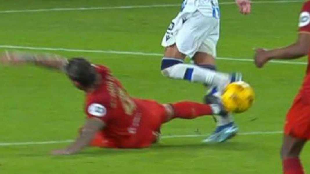 somar04 Sergio Ramos melanggar satu pemain Sociedad