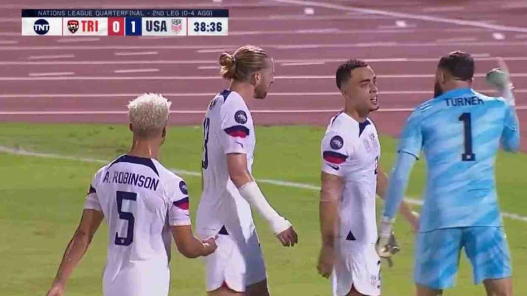 tsedonigres Sergino Dest dimarahi rekan satu timnya di USMNT setelah menerima dua kartu kuning