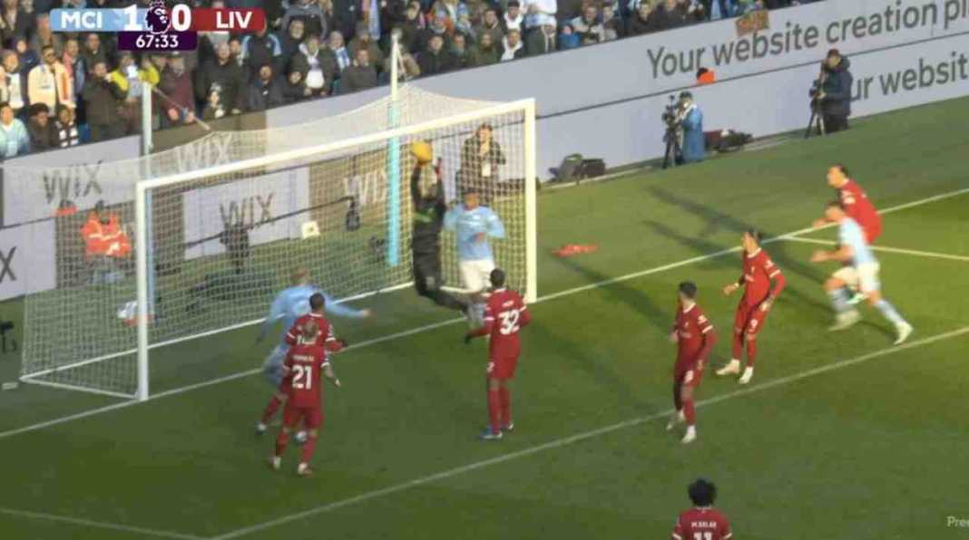 vilicm Ruben Dias mencetak gol kedua Man City ke gawang Liverpool, tetapi dibatalkan wasit