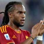 Renato Sanches mengenakan jersey AS Roma