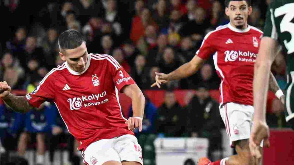 Hasil Nottingham Forest vs Manchester United, Nicolas Dominguez melepaskan serangan yang berjung gol ke gawang Andre Onana