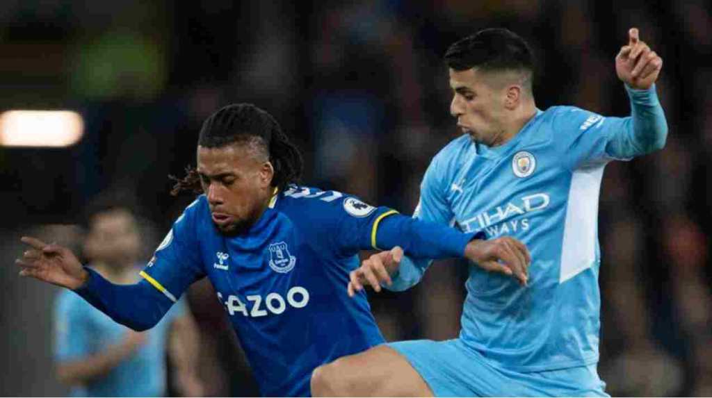 Everton dalam laga kontra Man City