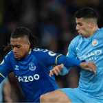 Everton dalam laga kontra Man City