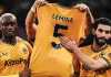 Hasil Wolves vs Everton di Liga Inggris, Pemain Wolves mengarak jersey Mario Lemina usai gol pertama atas Everton