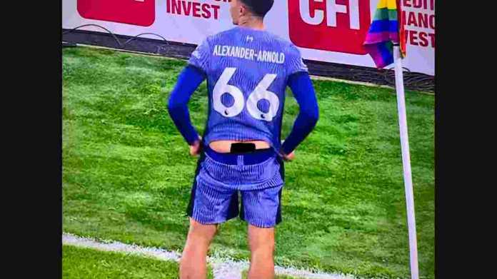 Trent Alexander-Arnold dua-tiga detik sebelum gol Virgil van Dijk ke gawang Sheffield United