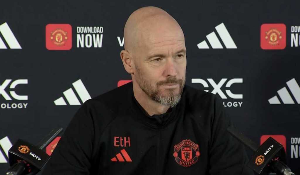 Erik ten Hag dalam konferensi pers Manchester United