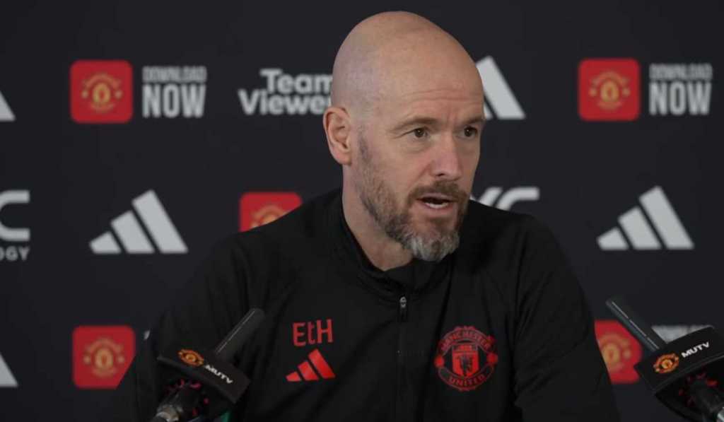 Erik ten Hag dalam konferensi pers Manchester United